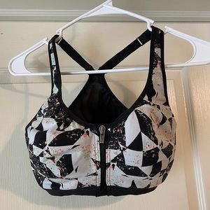 VS knockout front-close sport bra 36